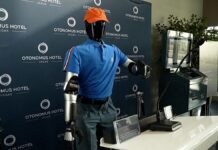 AI Concierge вітає гостей у першому повністю автоматизованому готелі Лас-Вегаса