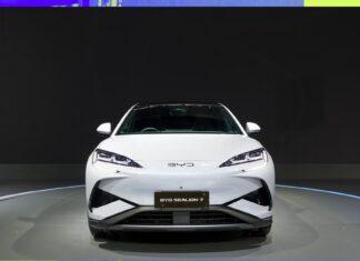 BYD przewyższa Teslę jako największy na świecie sprzedawca pojazdów elektrycznych