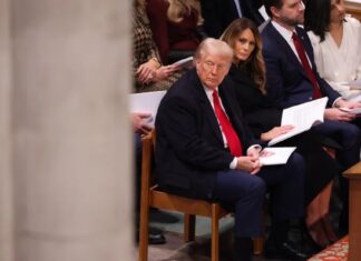 Wiara i tarcia: dlaczego ostatnie ataki Trumpa na Watykan wystawiły na próbę jego bazę religijną