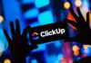Звільнення в ClickUp – це не економія. Це поклоніння ІІ