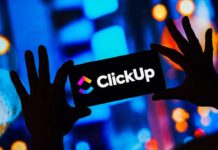 Звільнення в ClickUp – це не економія. Це поклоніння ІІ